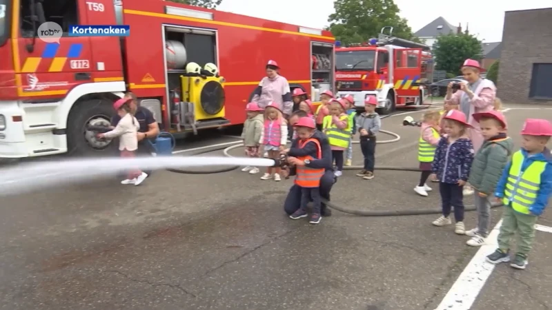 Kleuters leren spelenderwijs gevaren van brand tijdens infodag in Kortenaken: "Ze leren hoe ze uit een brandend huis geraken"