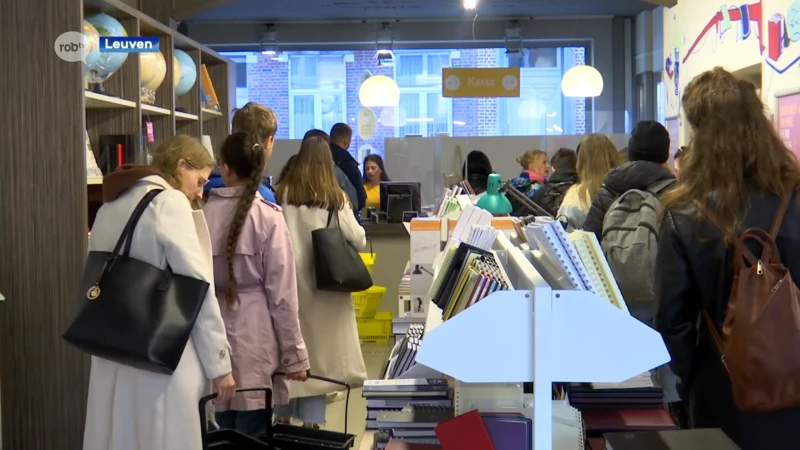 Op bezoek bij de Acco in eerste week academiejaar: "Papieren handboeken blijven populair"