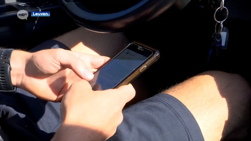 Politie Leuven betrapte in september 216 bestuurders met gsm tijdens het rijden