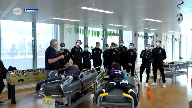 OHL spelers bezoeken kinderziekenhuis: "Ik heb hier echt geen woorden voor"