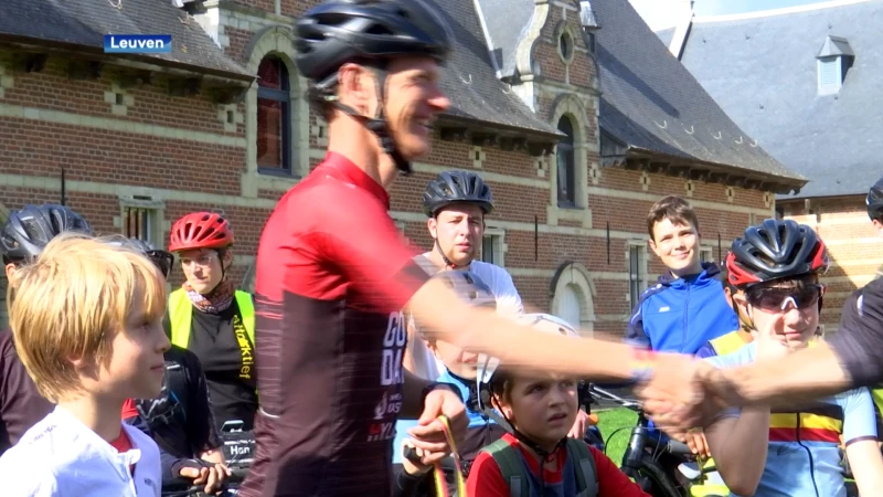 Voormalig wereldkampioen duatlon Seppe Odeyn schenkt gouden medaille weg voor campagne #onzichtbareprestaties