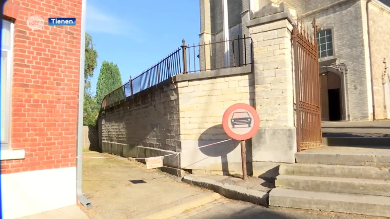 Kerkhofmuur in Hakendover bij Tienen wordt gerestaureerd