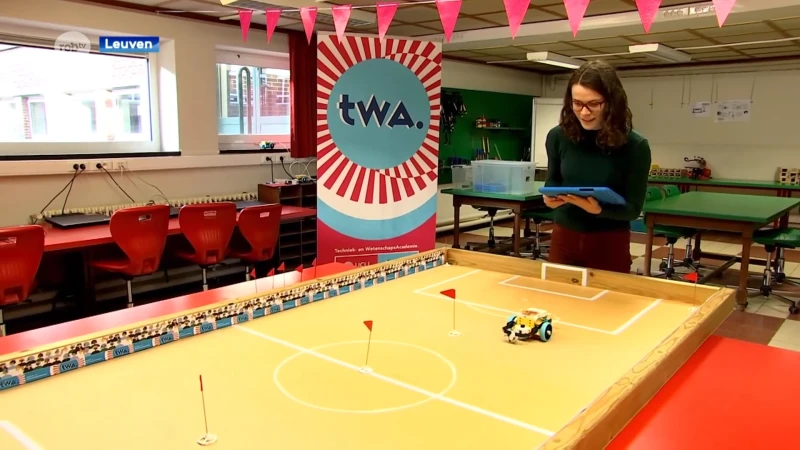 Dag van de Wetenschap aan UCLL: voetballen met robot Rode Duivels