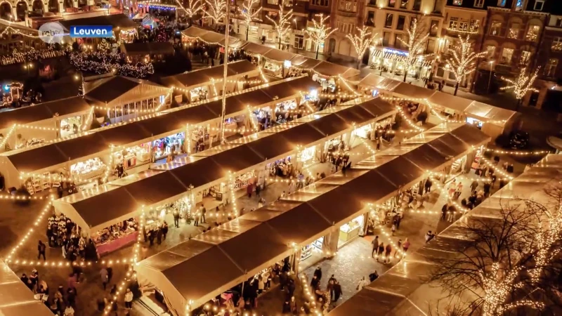 Kerstmarkt op Ladeuzeplein in Leuven zorgt voor prachtige luchtfoto's