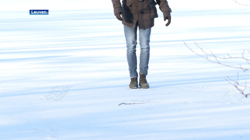 Schaatsen nog verboden, maar eerste ijsfanaten glijden al over vijver Abdij van Park:  "Dit is gewoon hét moment om het ijs op te gaan"