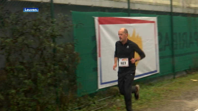 Honderden deelnemers wandelen of lopen voor het goede doel tijdens de Warmathon in Leuven