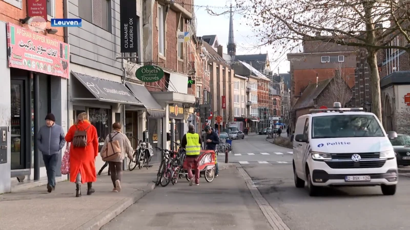 Politie betrapt 2 mannen die met gestolen bankkaarten winkelen in Leuven