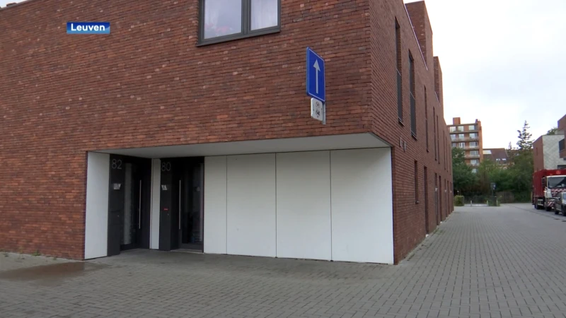 Sociale huisvestingsmaatschappij Dijledal installeert eerste van 17.000 zonnepanelen op sociale woningen in Leuven