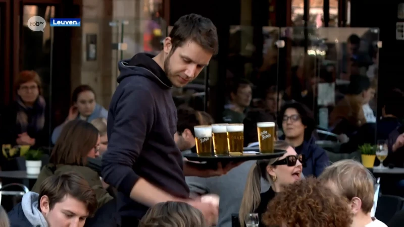 Eerste zon lokt mensen naar de terrasjes:  "Als de zon schijnt, kan je mij hier elke dag vinden"