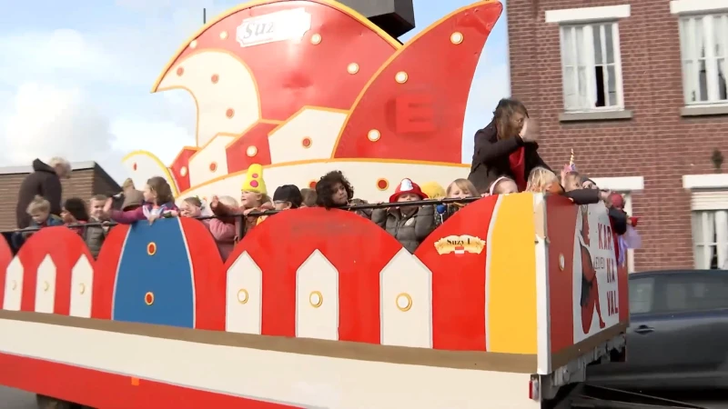 200 kinderen uit Glabbeek vieren carnaval door de straten van het dorp: "Heel de week naar uitgekeken"