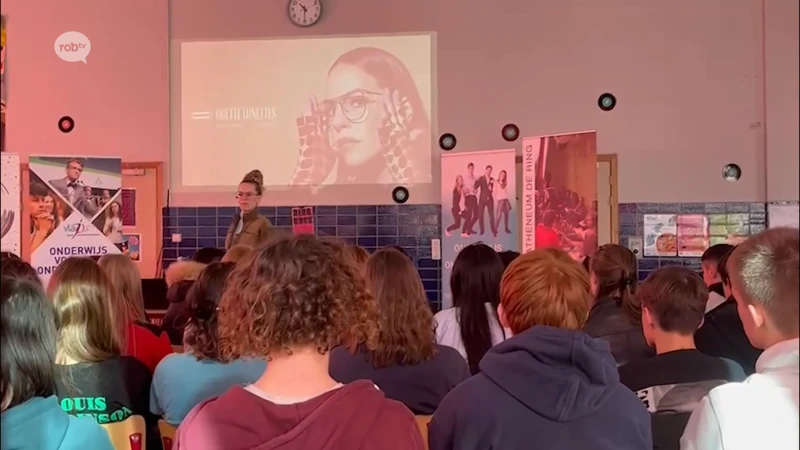 Eline De Munck geeft gastles over ondernemen aan Go! Atheneum De Ring in Leuven