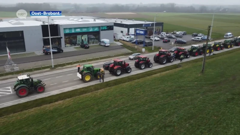 Honderden protesterende landbouwers trekken door onze regio richting Brussel: "Aan de keukentafel is het echt heel triestig als we denken aan de toekomst"