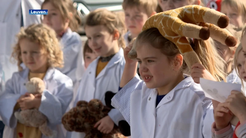 400 kinderen verzorgen teddybeer in UZ Leuven: "Belangrijk om angst jong aan te pakken"