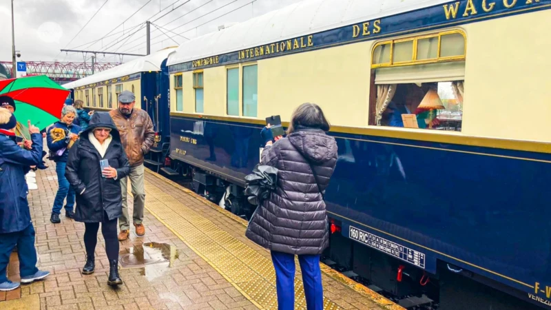 Orient Express rijdt voor tweede keer in één week tijd door onze regio, houdt even halt in Aarschot