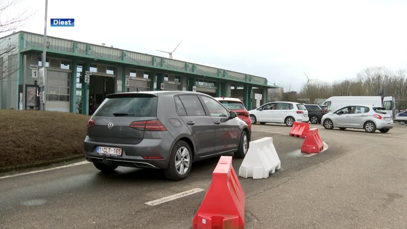 Lang aanschuiven door drukte bij autokeuring Diest