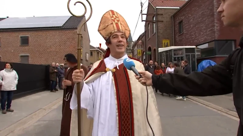 HERBEKIJK: dit was de Paardenprocessie in Hakendover 2023