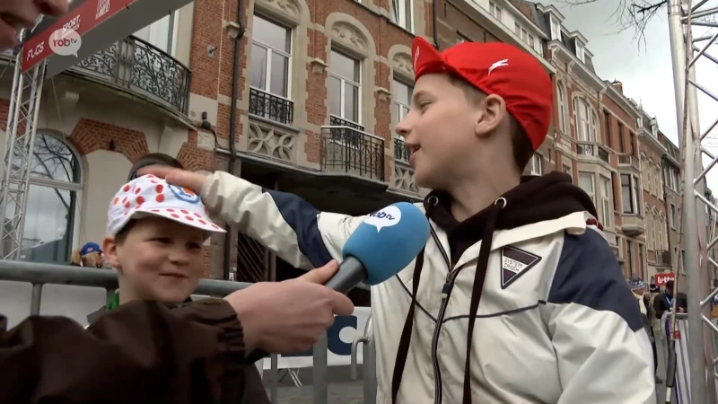 Piepjonge fans supporteren voor Greg Van Avermaet: "Even in het midden, vooraan, en dan weer sprint pakken"
