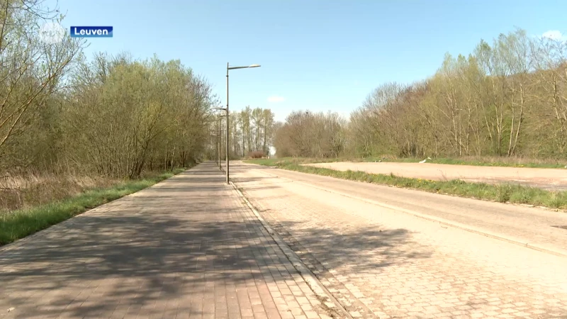 Nieuwe parkeertoren langs Gaston Geenslaan zal ook door bezoekers gebruikt kunnen worden: "Parkeertoren op de campus  is te moeilijk bereikbaar"