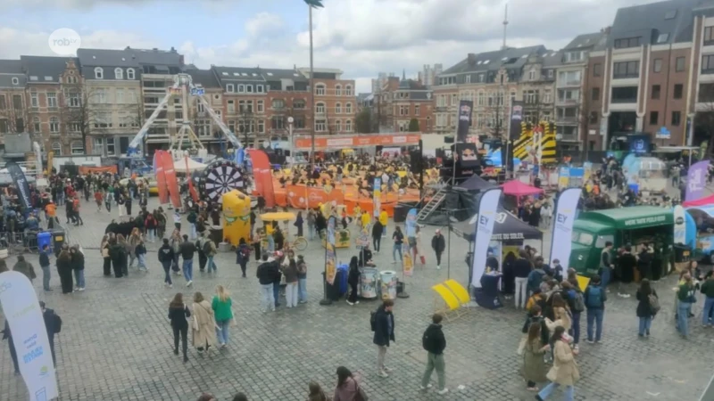 Kiesweek Ekonomika opnieuw van start op het Ladeuzeplein in Leuven