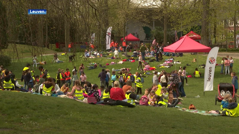 Leerlingen ruilen klaslokalen in voor de buitenlucht