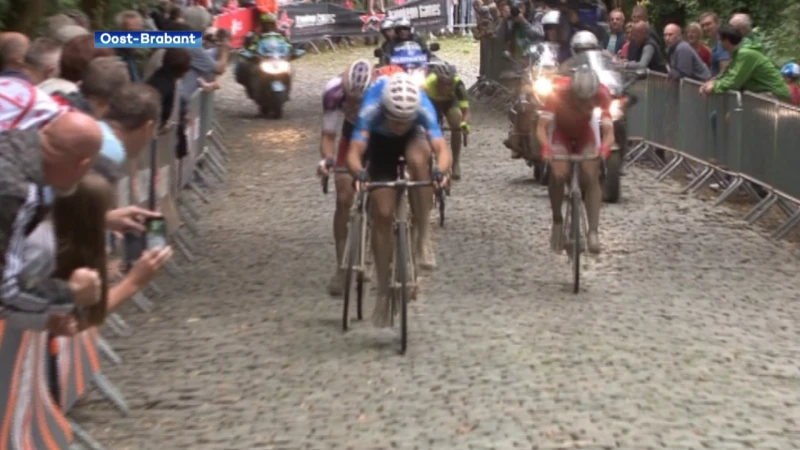 Van Der Poel aan de start van Dwars door het Hageland en Ronde van België