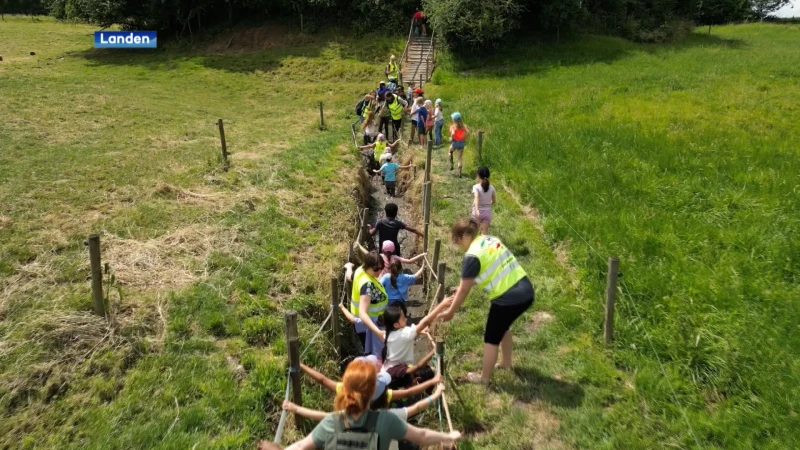 150 leerlingen van Sancta Maria uit Leuven ontdekken blotevoetenpad van 3 km lang in Landen