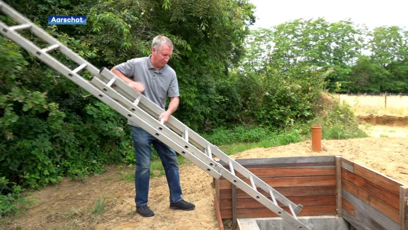Rudy Stalmans uit Gelrode bouwt eigenhandig vleermuiskelder in tuin