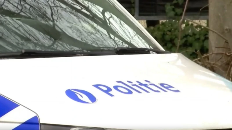 Onbekende gooit glazen fles tegen auto in Leuven, achterruit verbrijzeld