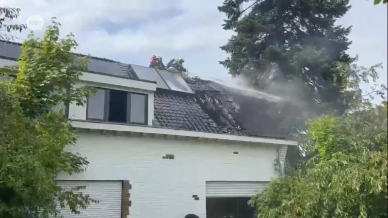 Twee dakbranden door blikseminslagen in Herent, ook in Keerbergen sloeg bliksem in op woning
