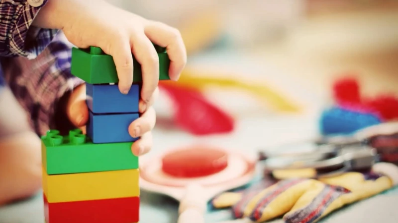 Agentschap Opgroeien sluit 2 kinderdagverblijven in Hoegaarden na klachten rond veiligheid van kinderen