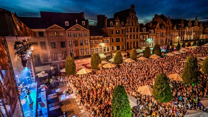 Leive Vloms schenkt integrale opbrengst van 10.415 euro aan Nationaal MS centrum