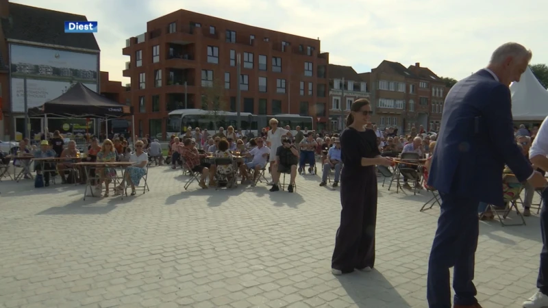 Het stationsplein in Diest plechtig ingehuldigd: "Zeer zomers"