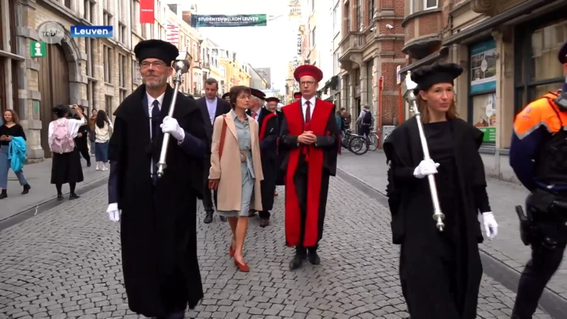 Traditionele Stoet der togati trekt door de Leuvense straten om start academiejaar aan te kondigen