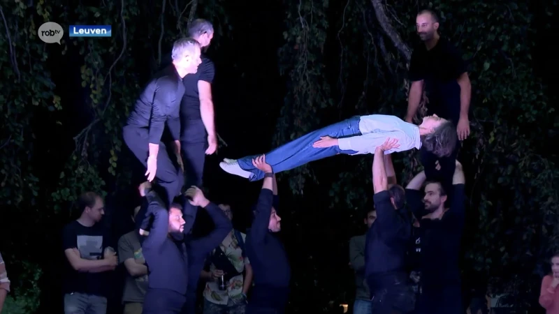 Stadsfestival New Horizons in Leuven gestart met acrobatische voorstelling Les Voyages: "Niet verwacht dat iedereen opeens mee deed"