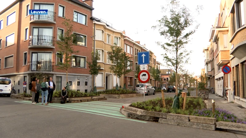 Proefopstelling in Constantin Meunierstraat om verkeersveiligheid en leefbaarheid te verhogen: "Over twee maanden volgt een evaluatie"