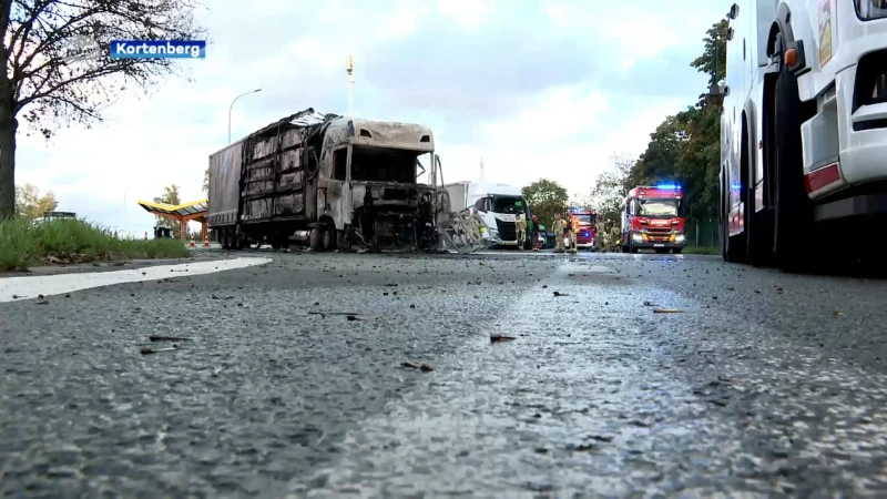 Vrachtwagen uitgebrand op snelwegparking in Everberg: brand snel onder controle, maar takelen neemt veel tijd in beslag