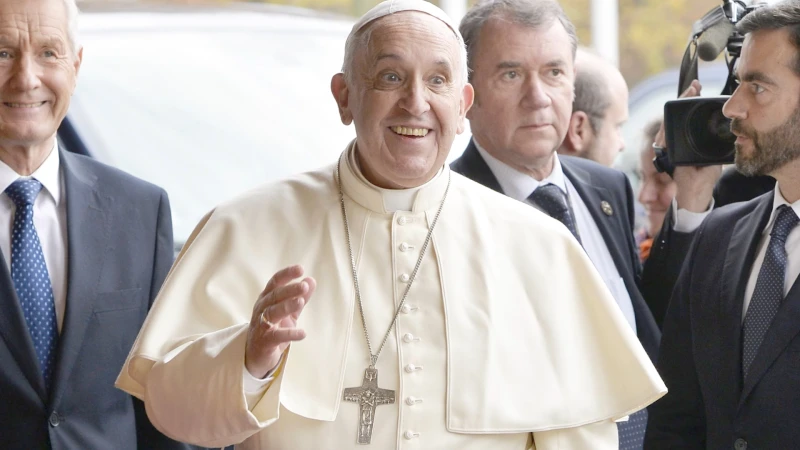 Paus Franciscus bezoekt volgend jaar KU Leuven: "Erkenning van onze rol als toonaangevende universiteit"