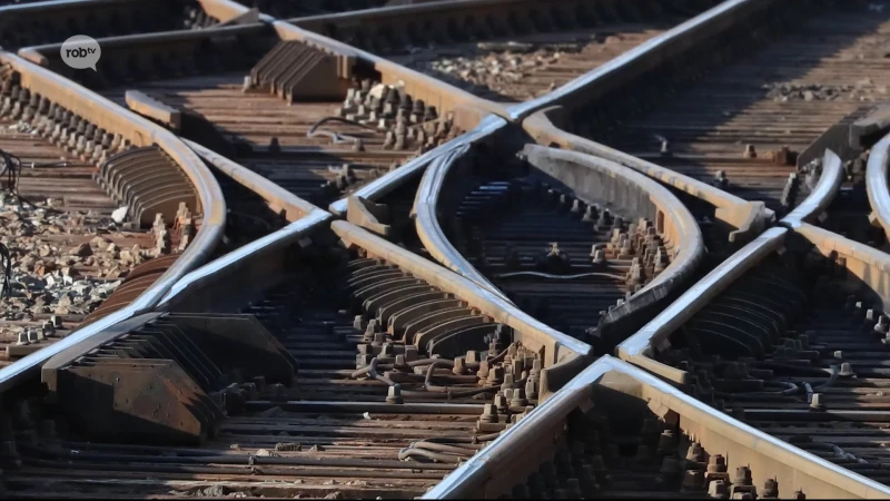 Moeizame ochtendspits op het spoor in onze regio: trein negeert rood licht in Landen en defecte goederentrein in Holsbeek