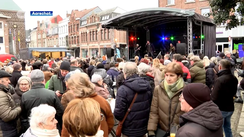 Aarschottenaren zetten (nog eens) het nieuwe jaar in tijdens de nieuwjaarsdrink op de Grote Markt