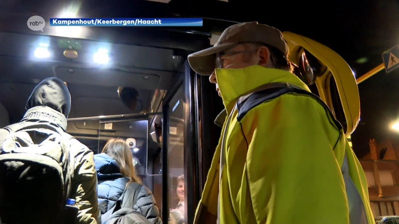 Controleploeg De Lijn waarschuwt reizigers om door te schuiven nadat meisje vast hangt aan bus