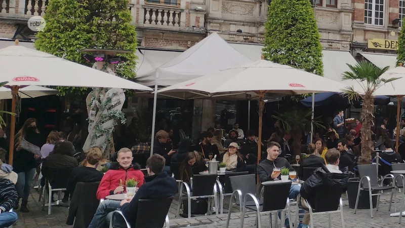 Nieuw terrasreglement in Leuven: één kleur voor alle parasols in dezelfde buurt