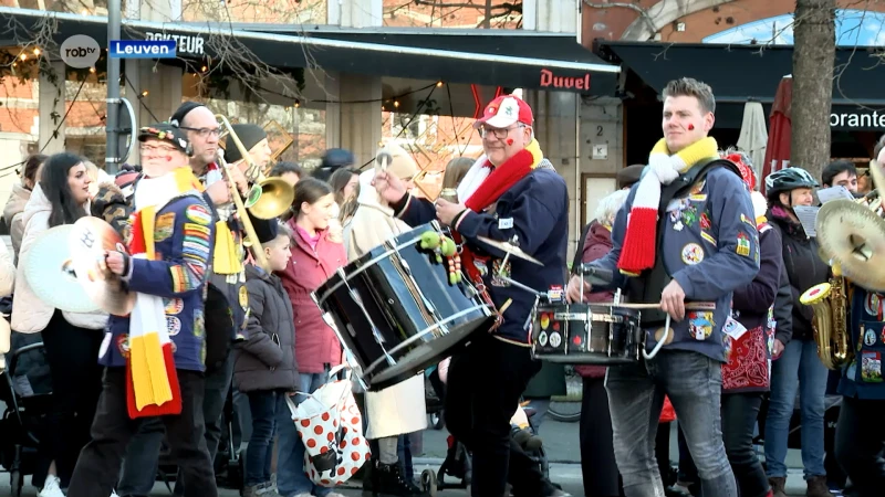 Dit was de carnavalstoet in Leuven: stralend weer, veel snoep en een massa toeschouwers