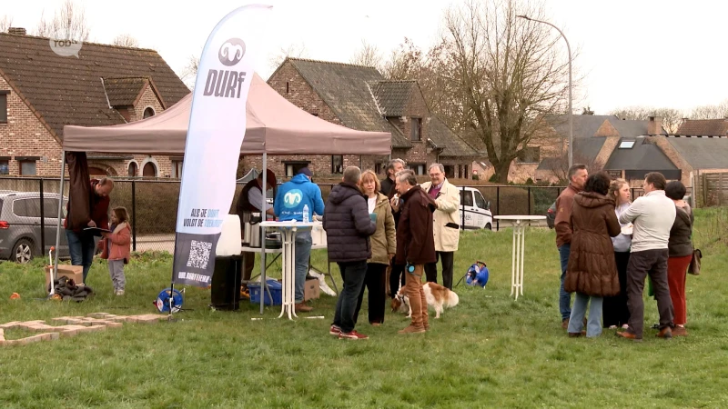 Buurtbewoners protesteren voor behoud van hun buurtpark in Kumtich: "Stad wil niet zwart op wit bevestigen dat ze niet verkopen"