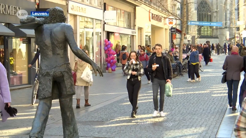 Versierde etalages, grote catwalk en heel wat kortingen tijdens Lenteshopping in Leuven