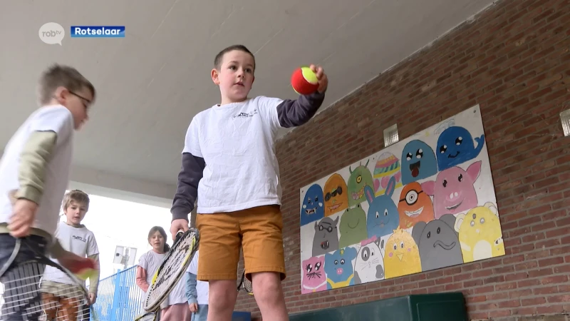 Leerlingen van school Heikant in Rotselaar krijgen tennisles op de speelplaats: "We willen nog meer leden aantrekken"