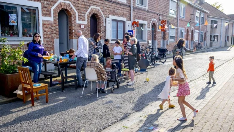 Leuven deelt gratis feestpakketten uit om Dag van de Buren in de bloemetjes te zetten