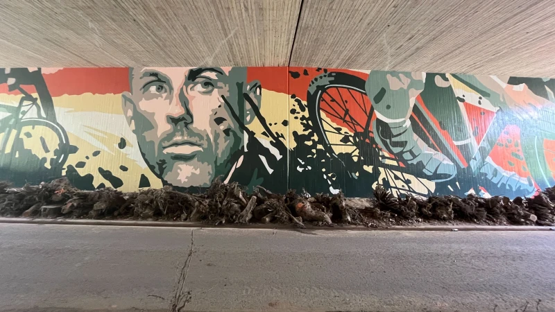 Sven Nys prijkt op grote muurschildering in Holsbeekse Hellegattunnel