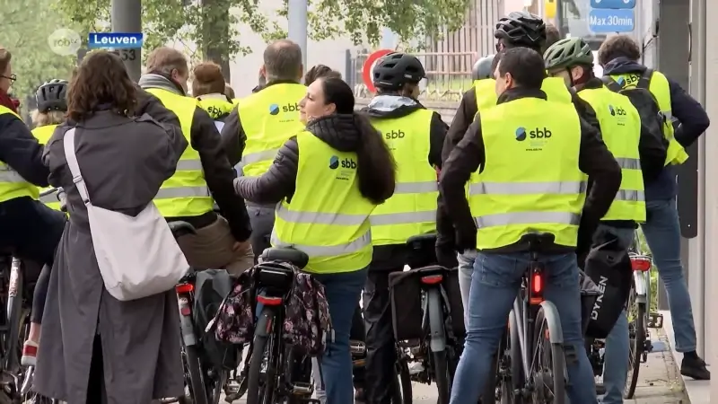 Extra vakantiedag voor werknemers SBB die vandaag met de fiets naar kantoor komen, onder aanvoering van José De Cauwer: "Hopen dat zij de volgende maanden de fiets gaan gebruiken voor woon-werkverkeer"