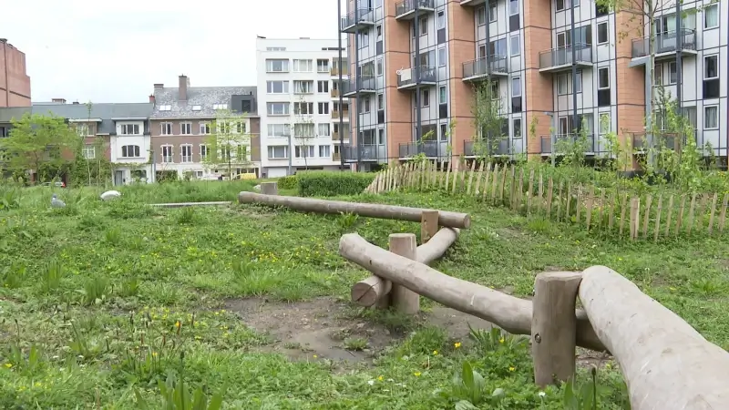 Leuven creëert nieuwe speelplek met natuurlijke speelelementen aan Sint-Maartensdal