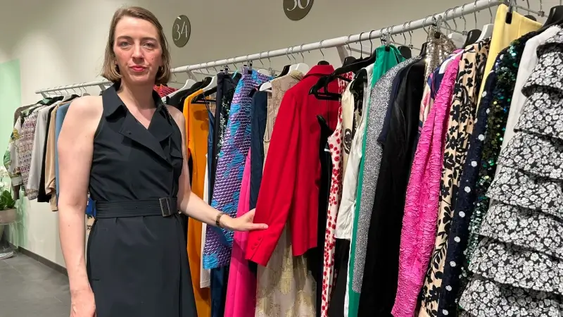 Kledingwinkel verhuurt feestelijke kledingstukken voor vrouwen: "Designerstukken beschikbaar voor minder dan 100 euro"
